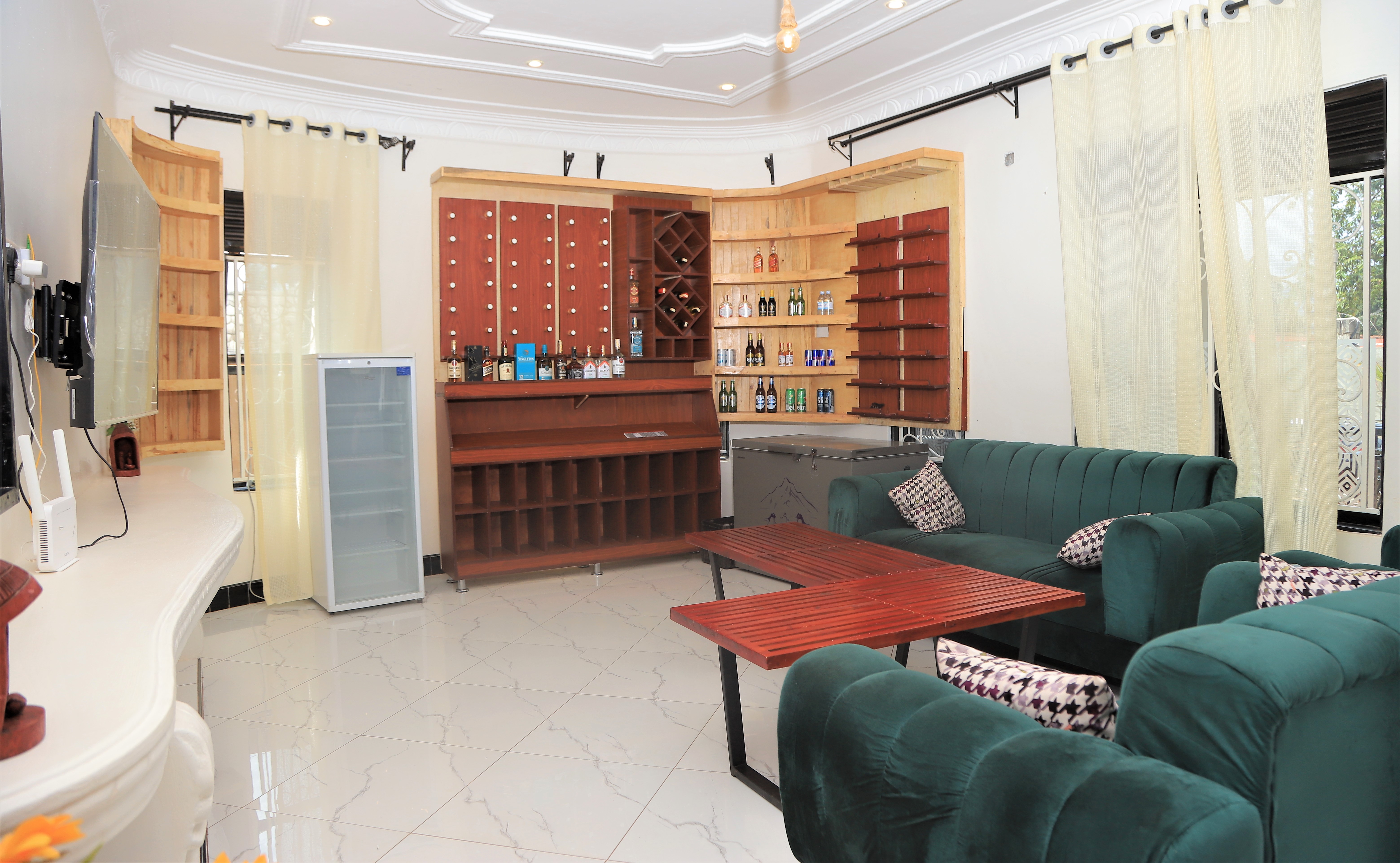 The Marina Stays - Luxury lakeside suite 5