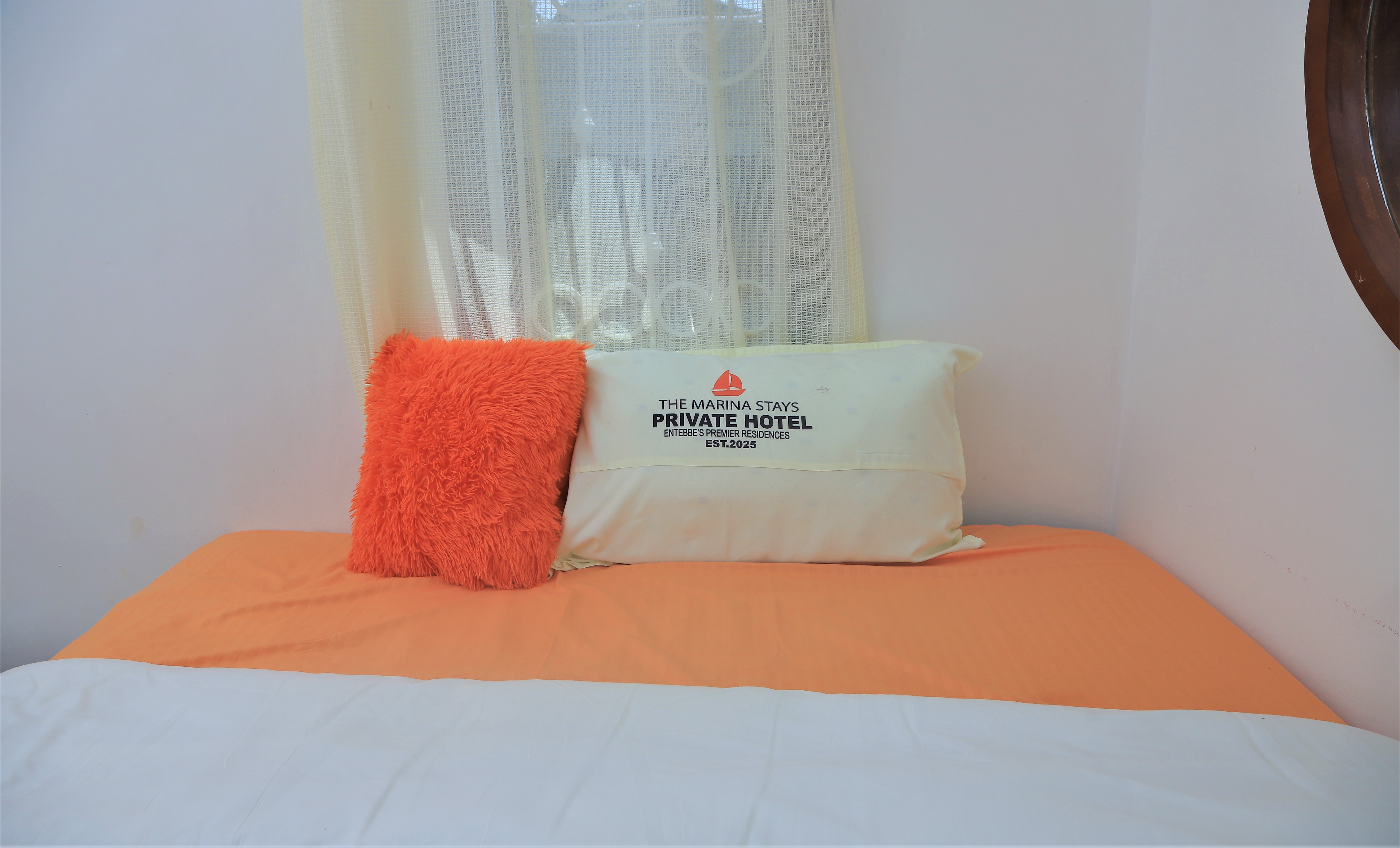 The Marina Stays - Luxury lakeside suite 6